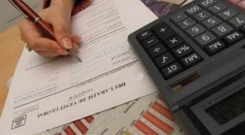 ANAF publică un ghid pentru românii care pleacă din țară. Din ianuarie, aceștia riscă să fie amendați dacă nu anunță Fiscul