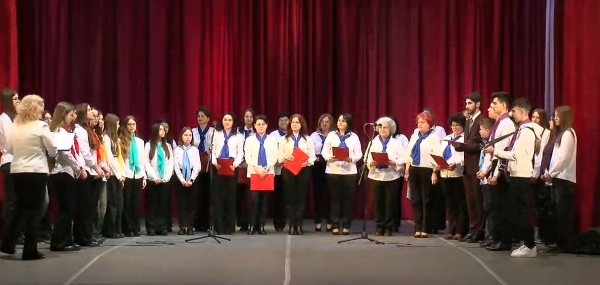 Spectacol aniversar, cu ocazia Zilelor Liceului Teoretic Miron Costin Pașcani. Vezi ÎN DIRECT AICI evenimentul – VIDEO
