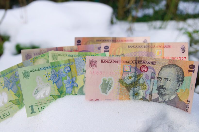 Burse școlare februarie 2025. Elevii primesc 352 de lei bursa de merit pentru luna ianuarie și 235 de lei bursele de reziliență și tehnologică – calcul inspectorate școlare