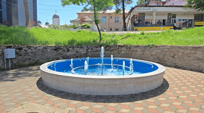 Nu mai înfundați cu gunoaie fântânile arteziene