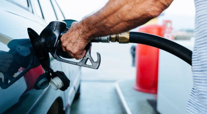 Prețurile la benzină şi motorină coboară după scumpirile provocate de situaţia Lukoil