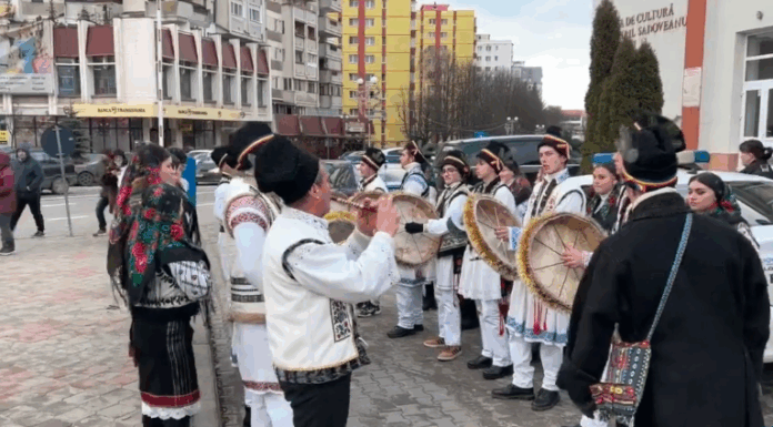 Bani pentru sărbătorile de iarnă, la Pașcani – DOC