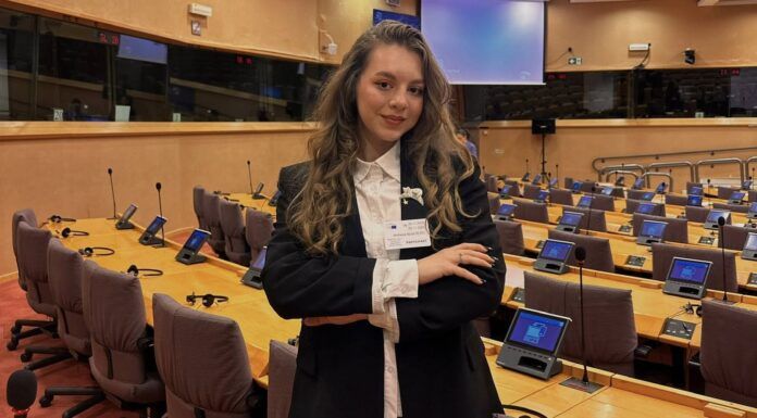 O tânără din Pașcani, invitată să vorbească în Parlamentul European – FOTO