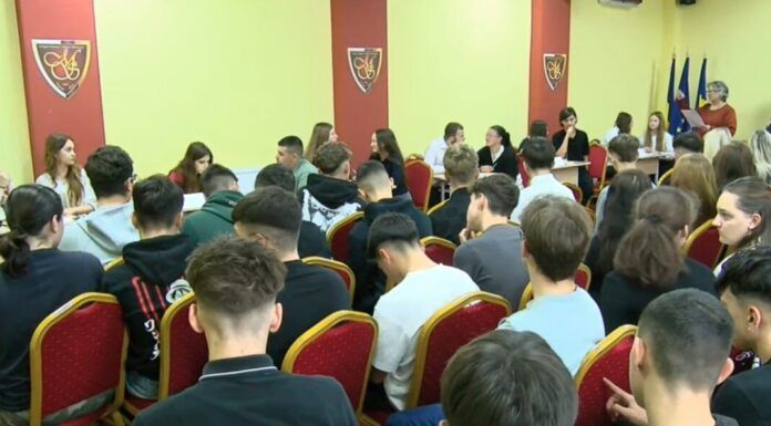 Concurs de literatură, la Colegiul Sadoveanu Pașcani. “Lecturi sadoveniene”, câștigat la egalitate de elevi de la Sadoveanu și Miron Costin – VIDEO