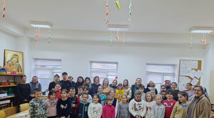 Daruri și colinde oferite de elevii de la Liceul Nicolae Iorga Pașcani