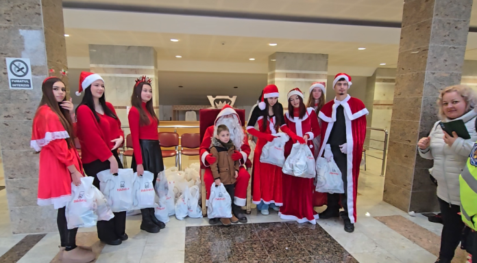Moș Crăciun a ajuns la Primăria Pașcani – FOTO