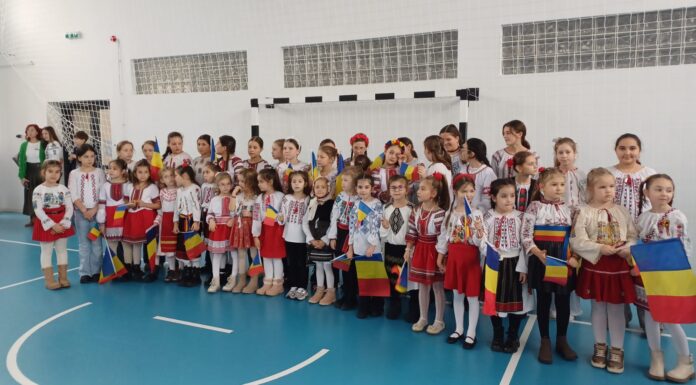 ZIUA NAȚIONALĂ A ROMÂNIEI, LA ȘCOALA GIMNAZIALĂ IORDACHE CANTACUZINO PAȘCANI – FOTO/VIDEO